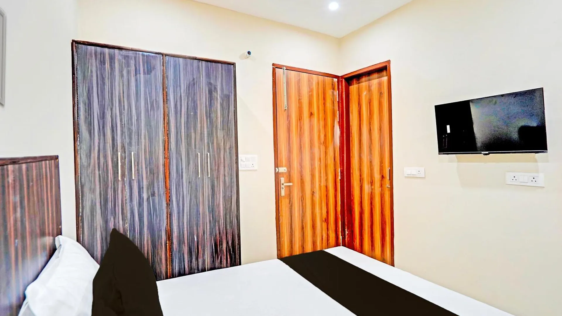 Hotel O Shree Jee Inn Guest House Gurgaon