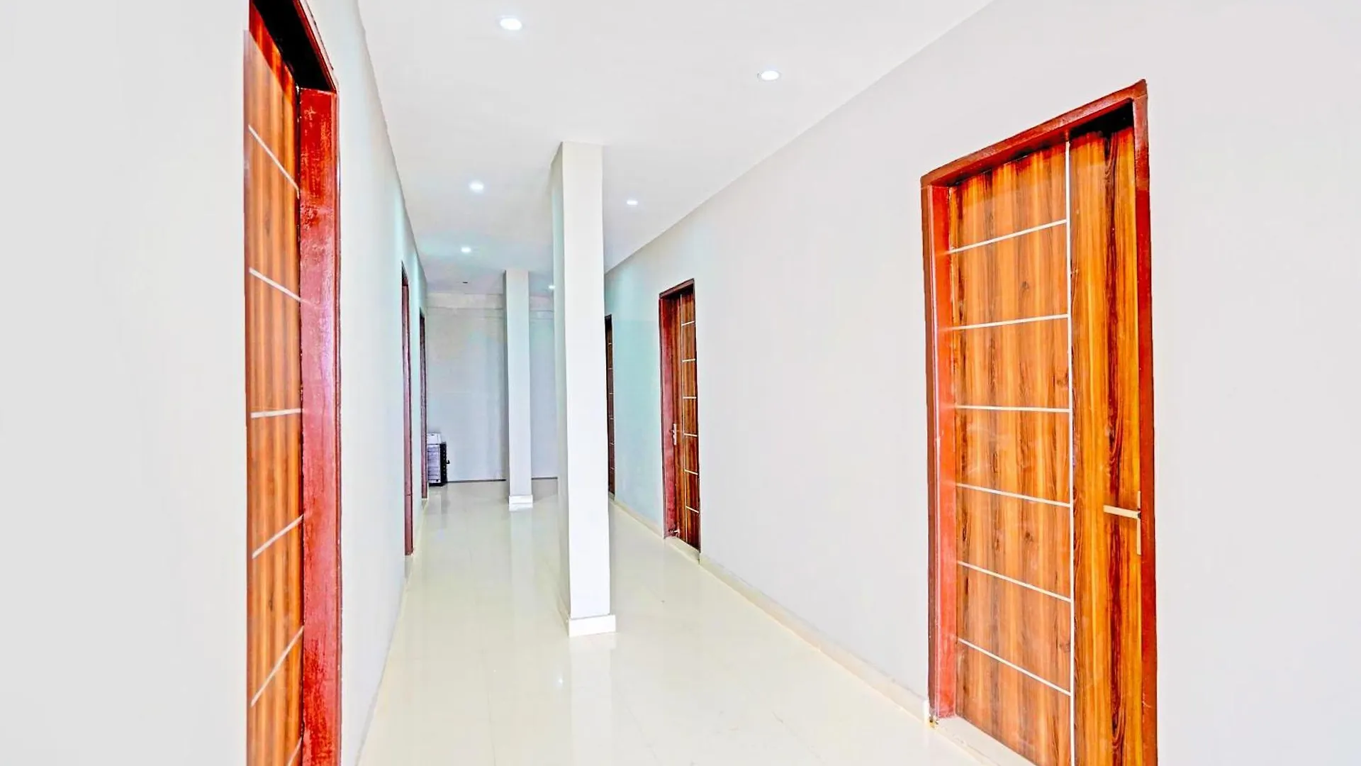 Hotel O Shree Jee Inn Guest House Gurgaon